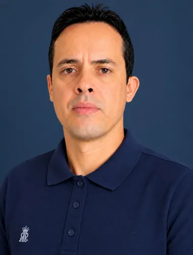 OFEREÇO SERVIÇOS DE CASEIRO