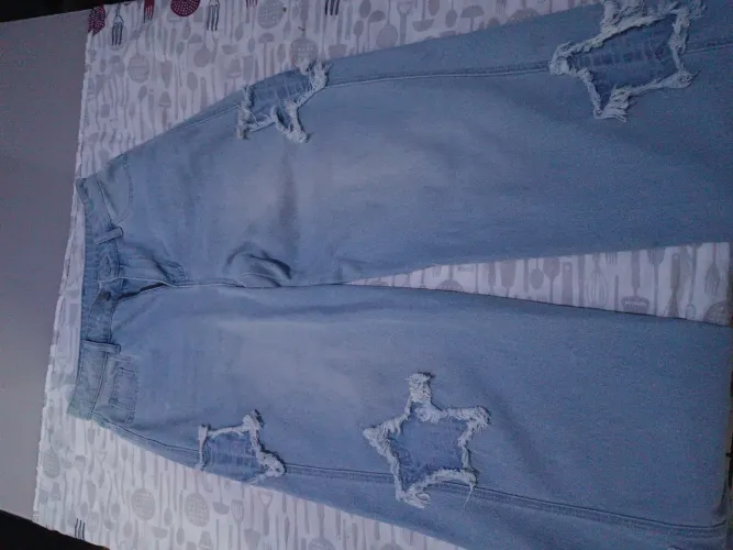 Calça Jeans Larga com Design de estrelas