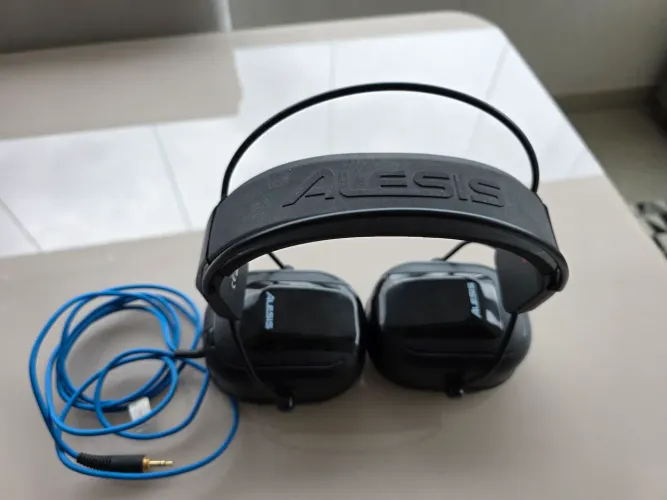 Fone de ouvido Alesis DRP100