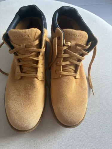 BOTA PRATICAMENTE NOVA ROCKPORT - a prova d?água 43-44