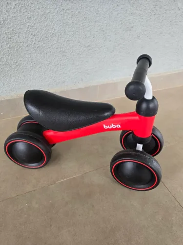 Bicicleta de equilíbrio Buba vermelha