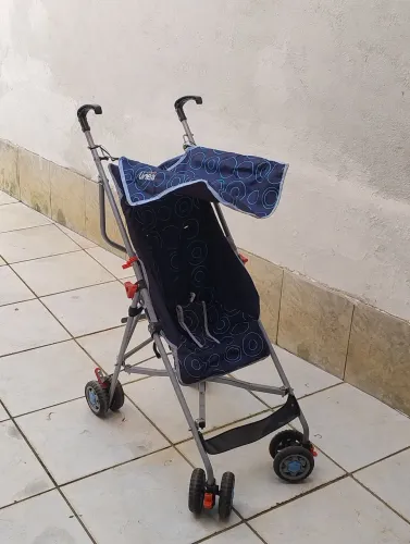 Carrinho de bebê tipo guarda chuva