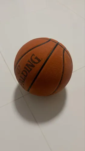 Bola de Basquete Usada apenas uma vez em quadra 