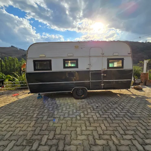 VENDO TRAILER CASA - COMPLETO E AUTOSSUSTENTÁVEL