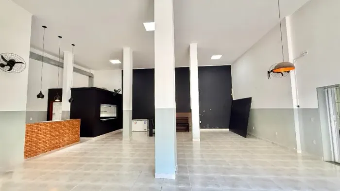 Ponto Comercial em cachoeiro, 130m²