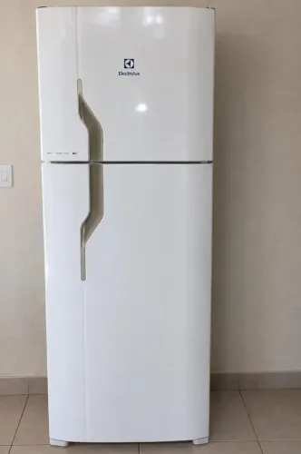 Geladeira Electrolux Frost Free 220w