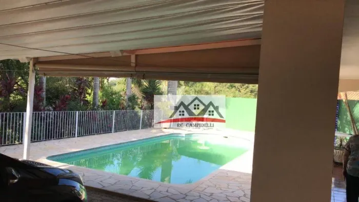 Chácara com piscina em Valinhos em frente ao Country Clube