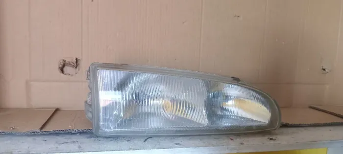 Farol da H-100 (direito passagei)