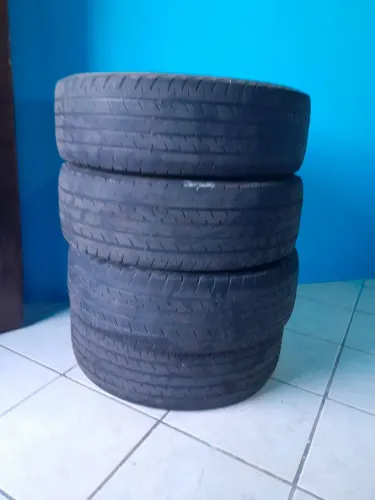 Vende-se 04 pneus- Goodyear 185/65r15 88H (meia vida)