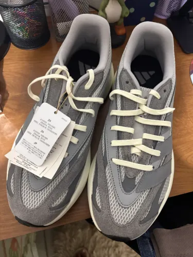 Tênis Adidas 
