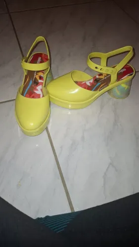 salto melissa revolution + fiorella amarelo 35
