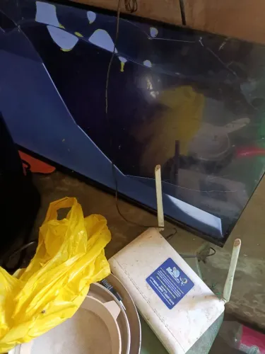 TV TCL de 32.polegadas para retirada de peças ou se tiver interesse de arrumar 
