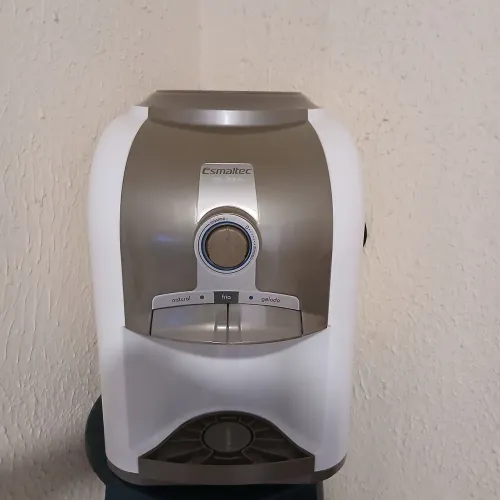 Vendo um Gelágua Esmaltec Semi- usado em b Estado de uso preço 400,00