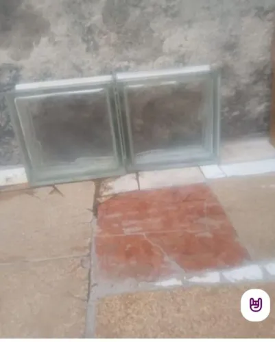 Tijolos de vidro.