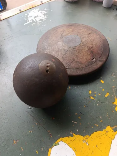 Disco e bola de arremesso atretismo antigos