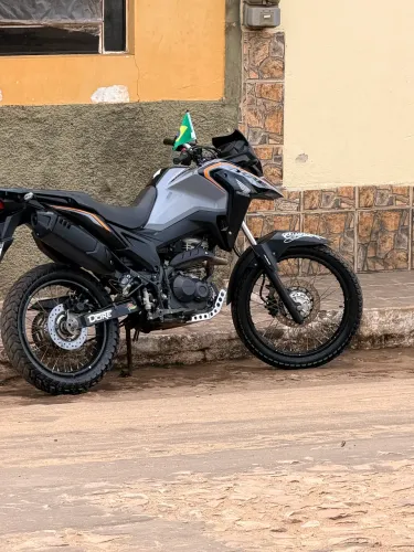 Vendo XRE 190 semi nova