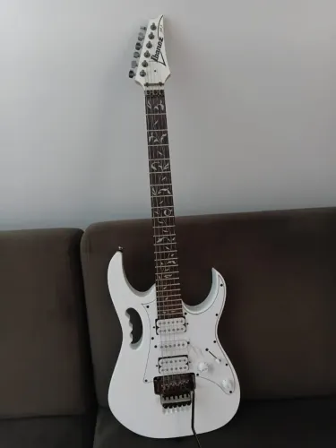 Guitarra Ibanez JEM JR Steve Vai Signature WH Branca