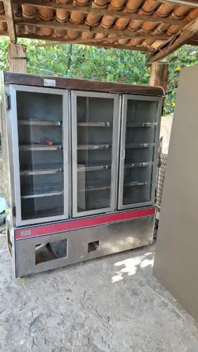Vende-se expositor funcionando perfeitamente