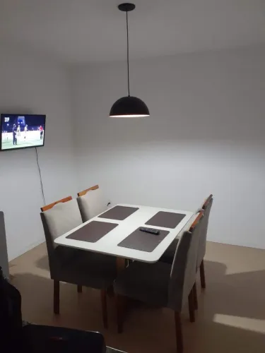 Mesa com 4 cadeiras