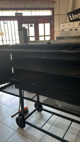 Vendo Churrasqueira/Defumadora/Bafo