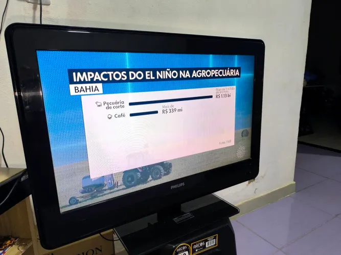 TV 32 polegadas Philips - Conservada com controle