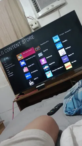 TV LG 55 FUNCIONANDO NORMALMENTE APENAS UM CHUVISCO NA PARTE DE BAIXO NÃO ATRAPALHA EM NAD