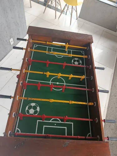 Mesa de totó semi nova 