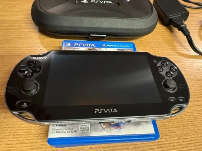 Sony PS Vita PCH-1001 Novíssimo + Case Original + 3 Jogos