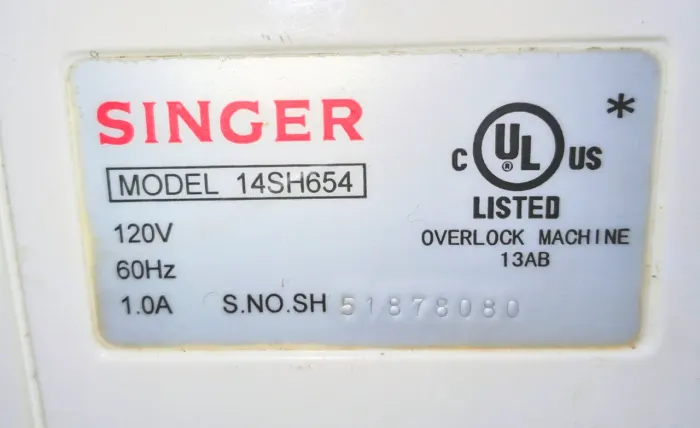 Máquina de Overclock Singer Uktralock
