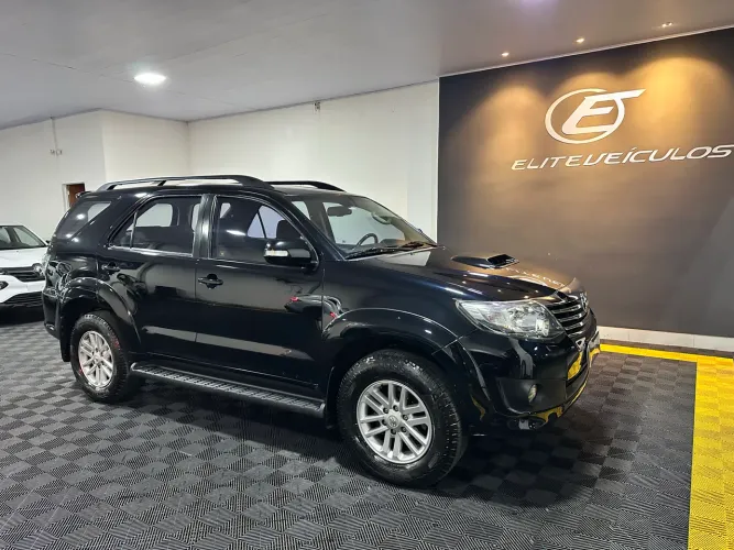 Toyota Hilux SW4 SRV D4-d 4X4 3.0 TDI Dies. AUT 2015