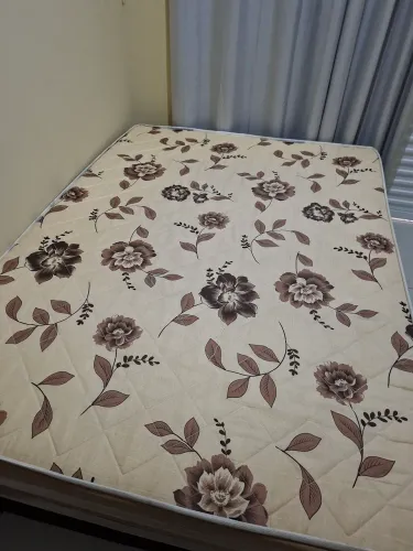 Cama casal, motivo da venda me mudei estou em uma kitnet e nao deu precisa ser menor .
