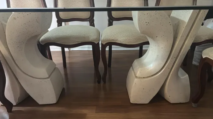 Mesa de jantar de 8 lugares com tampa de vidro
