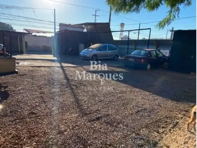 Terreno Comercial de Esquina na Vila Tibério