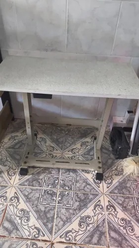 Mesa para máquina de costura