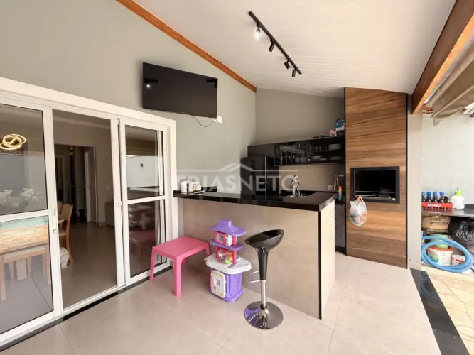 Casa à venda com piscina no bairro Água Branca