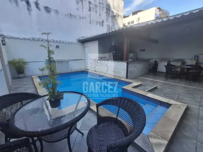 Casa em Condomínio : Duplex / Residencial / Vila Valqueire