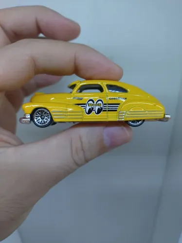 Miniatura Hotwheels 47 Chevy Fleetline Moon Eyes Amarelo Loose1:64 