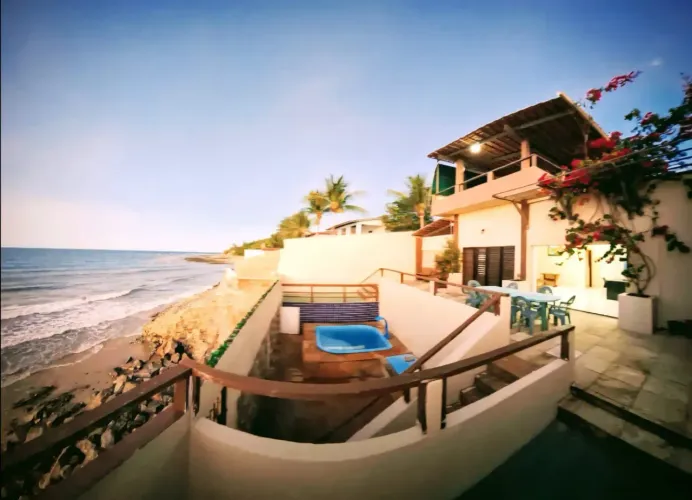 Foto do anúncio de Casa Mobiliada à Beira Mar, com Piscina ,Temporada/Mensal. Próximo ao Cumbuco/Fortaleza no Beira Mar