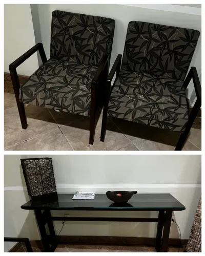 Duas poltronas e um aparador