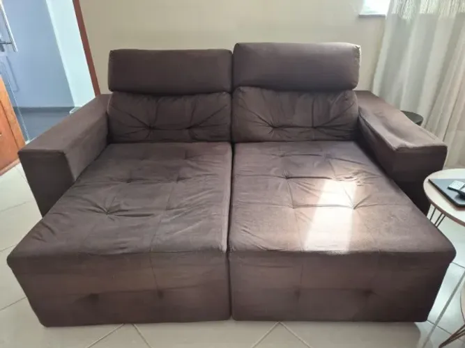 Sofá retrátil marrom