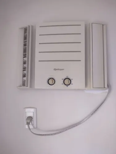Ar condicionado Springer tipo "janela"