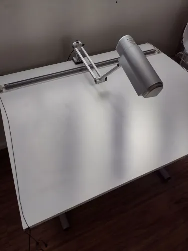Estação de Desenho Técnico Profissional: Mesa Trident + Régua Desetec + Luminária Ilutec