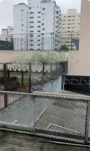Sobrado para aluguel e venda possui 220 metros quadrados com 11 quartos