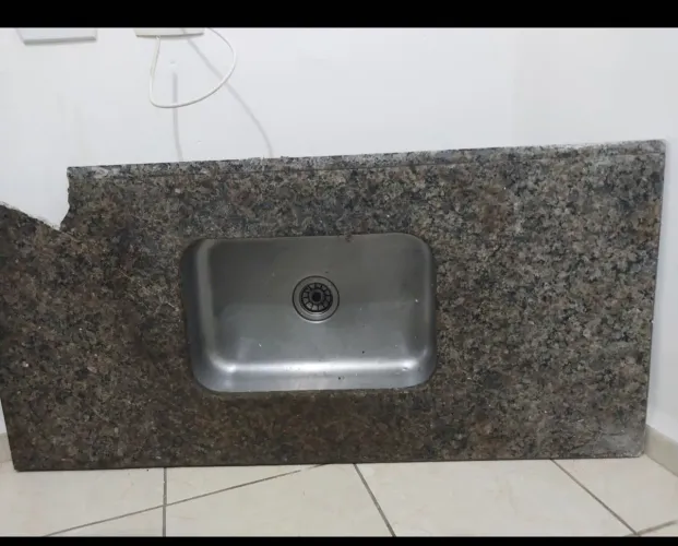 Pia de Granito usada 115x27,5 cm com cuba inox
