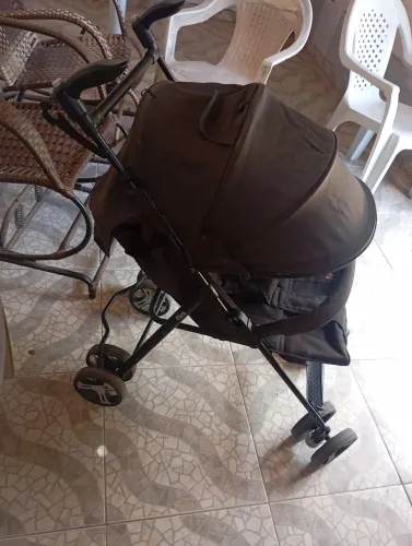 Vendo carrinho de bebê novo 2 meses de uso