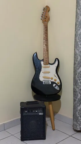 Guitarra + caixa amplificadora