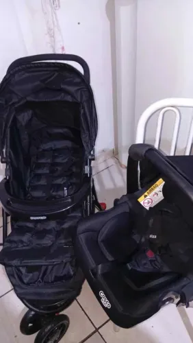 Carrinho e bebe conforto 