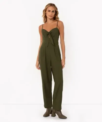 Macacão verde militar cea