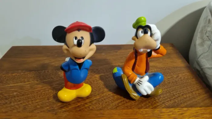 Bonecos Mickey e Pateta