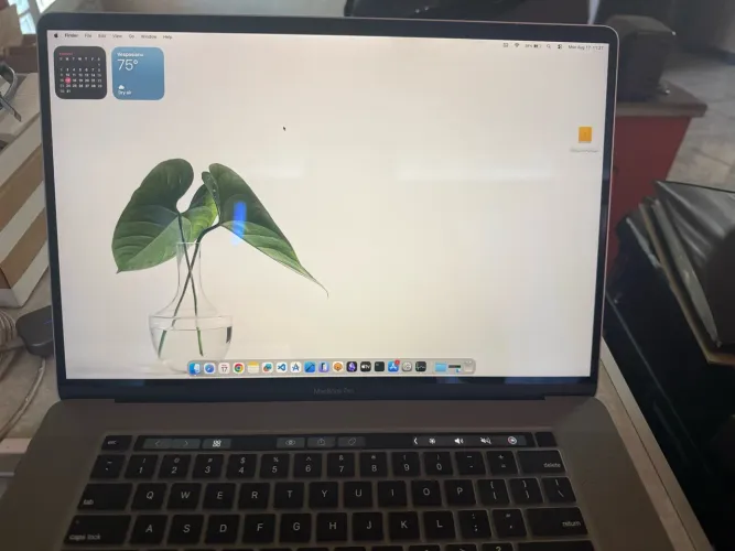 MacBook Intel Core i9, com 16GB de RAM e SSD de 1TB